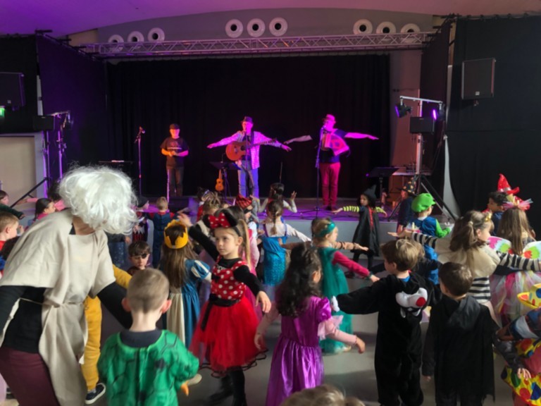 Le Photos du bal pour enfants de la compagnie Balao spectacle musical centre aérés mairie comité d'entreprise